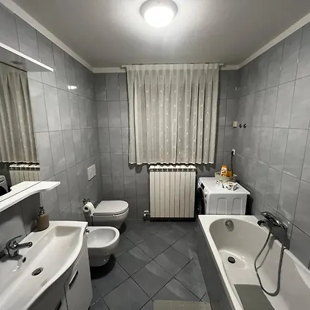 Rumena Hisa Trnovo