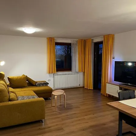 Rumena Hisa Trnovo